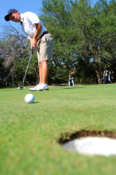 Men’s golf to play against D-I schools