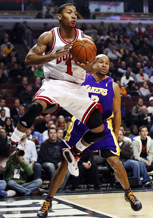 Bulls player Derrick Rose (cq) looks for an open teammate as he flies out of bounds in the first quarter of a basketball game against Derek Fisher (cq) and the Los Angeles Lakers at the United Center in Chicago on Tuesday, December 15, 2009. (Chris Sweda/Chicago Tribune)

