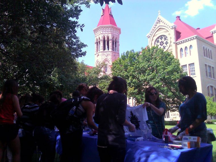 Returnees had the opportunity to tie dye t-shirts with the colors of their host country.