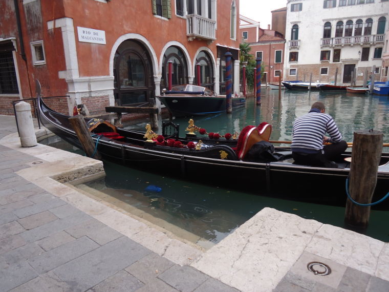 My first gondola sighting. Fangirling so hard.