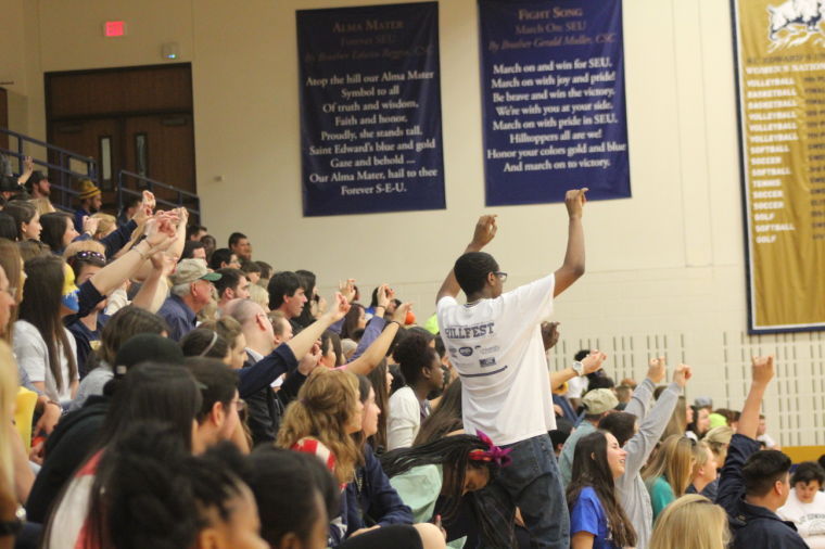 Men and women's basketball beaten in homecoming games