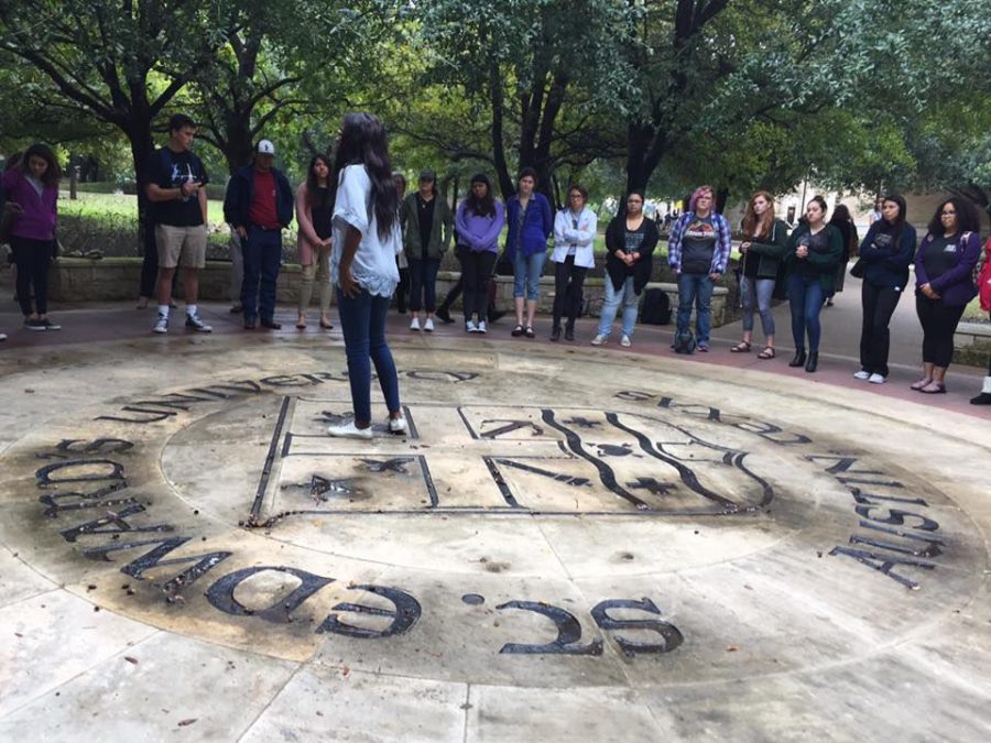 Students+gathered+today+at+the+university+seal+to+pray+after+a+bitter+presidential+election+came+to+an+end+with+Donald+Trump+winning.