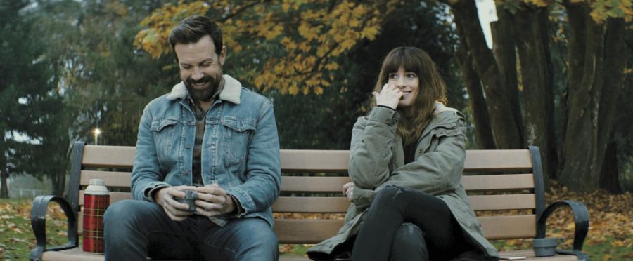 Anna Hathaway battles giant robots and 'nice guys' in 'Colossal'