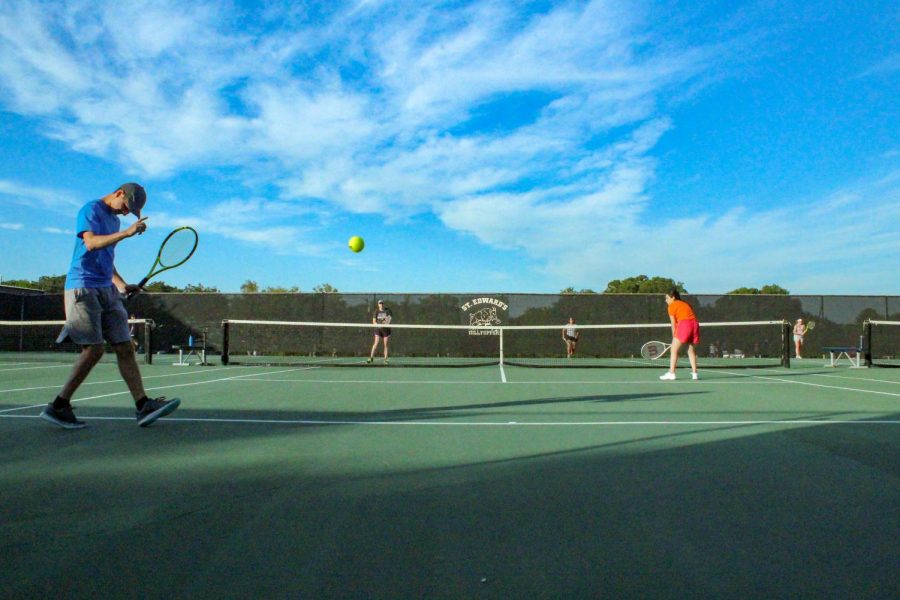 Club tennis practices for upcoming tournaments.