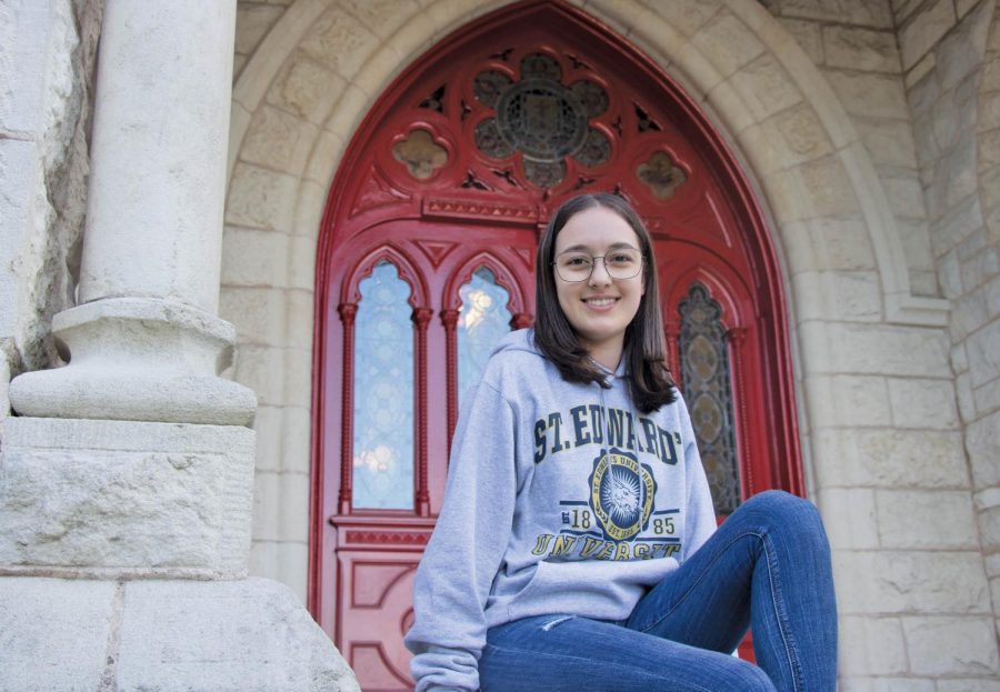 Irene Cabedo-Pesudo takes a Red Door photo with her new St. Edward’s gear. Cabedo-Pesudo wanted to go to a university in a large city compared to her home university which is in a small town on the Mediterainian coast in Spain. 