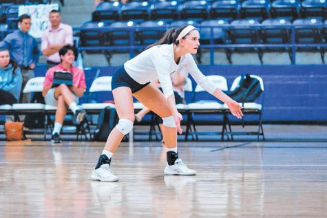 Alexa McAndrew prepares to break a set from the opponent.