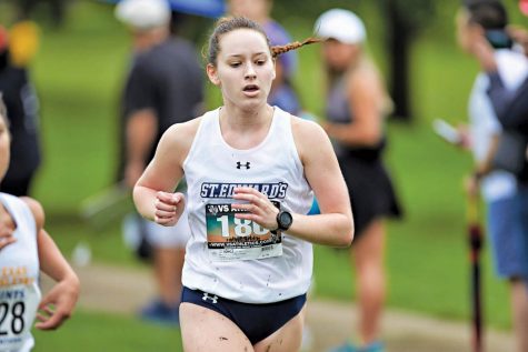 Women’s cross-country junior finishes ninth overall in first race, earns local recognition