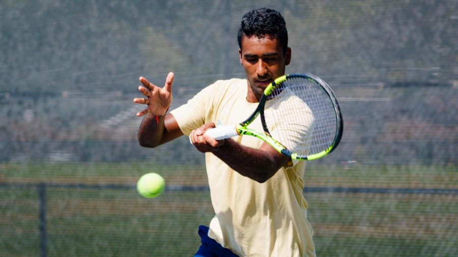 Entering+as+No.+3+seed+in+singles+draw+in+the+national+semifinals%2C+Anish+Sriniketh+concluded+an+impressive+fall+season.