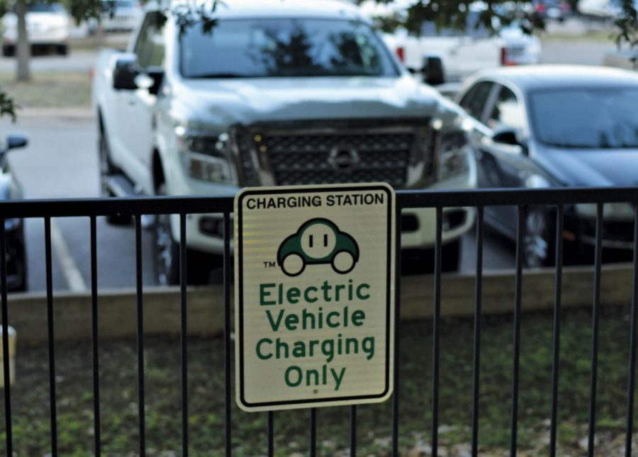Electric vehicles produce an average of 4,450 pounds of carbon emissions, according to the U.S. Department of Energy. Traditional vehicles produce more than twice the amount of carbon annually.