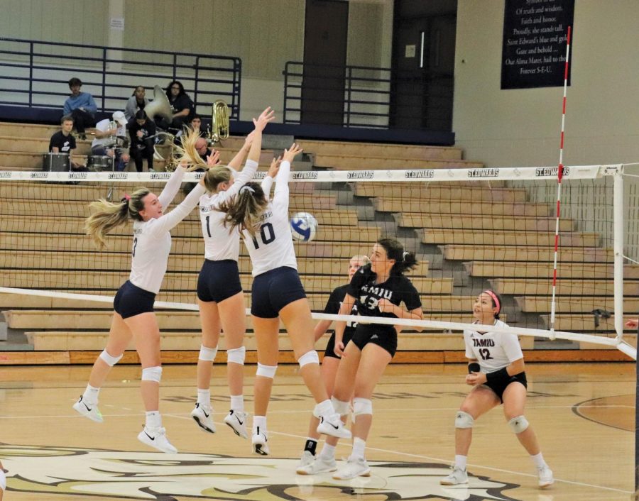 The+entire+SEU+front+row+swarms+to+block+a+spike+from+Texas+A%26M+Kingsville.+SEU+beat+TAMIU+3-0.