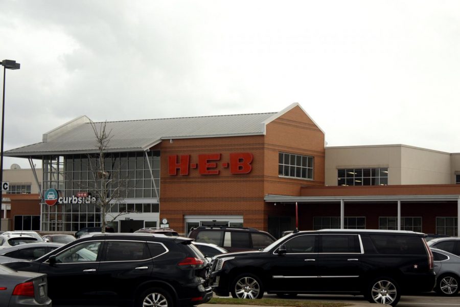 H-E-B, a Texas grocery chain, continues to require shoppers to wear masks. Many other businesses in Texas kept mask requirements despite Gov. Abbotts new order.