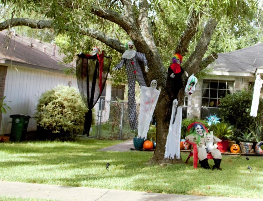 This house may not be approachable for those who fear clowns. Nevertheless, this homeowner knows how to make Halloween a true fright night!