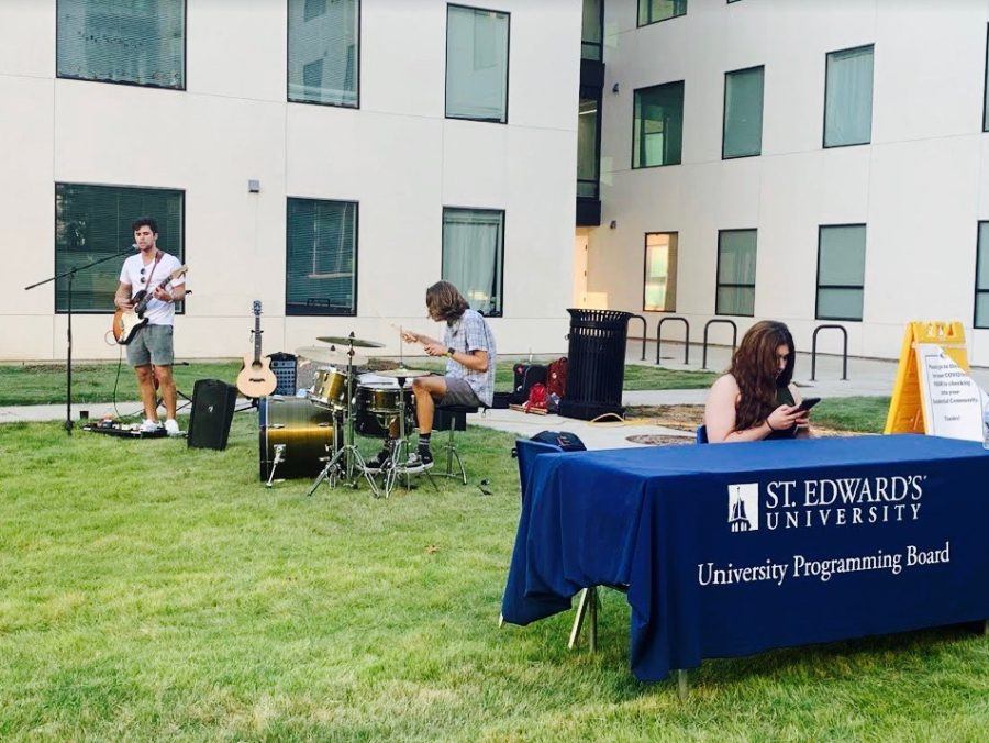 Students+Evan+Autin+and+Ian+Clennan+performed+together+for+University+Programming+Board+and+Resident+Life%E2%80%99s+%E2%80%9CMusicians+on+the+Lawn%E2%80%9D++last+Monday.+Clennan+played+the+drums+while+Autin+was+lead+vocals+and+guitar.+