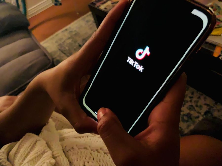 TikTok is the most downloaded app on the Apple App Store. 62 percent of users in the U.S. are aged between 10 and 29, and spend an average of 52 minutes a day on it. 
