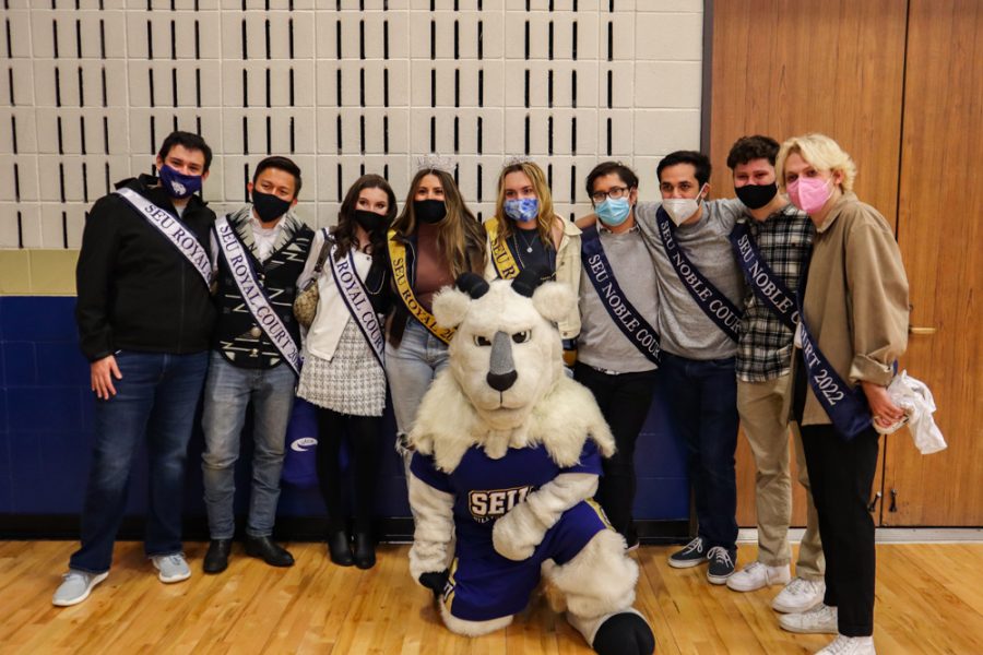 Topper poses alongside the Spring 2022 Royal Homecoming Court, with Royal's Mary Elizabeth Buckle and Jae De Leon. Voting for this year's Homecoming Royals will be open on Collegiatelink until midnight on Oct. 26.