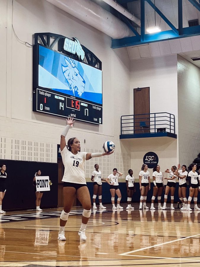 Sanders prepares to serve, hoping to close the lead held by the Javelinas. 