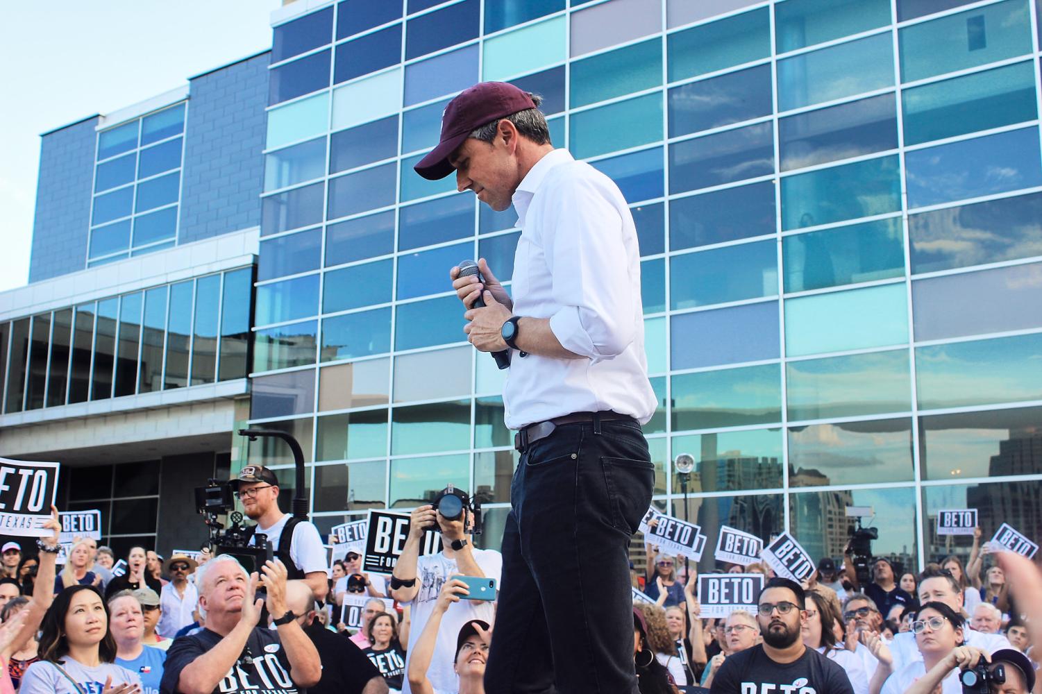 Beto hosts rally downtown to promote Texas Governor campaign hq photo