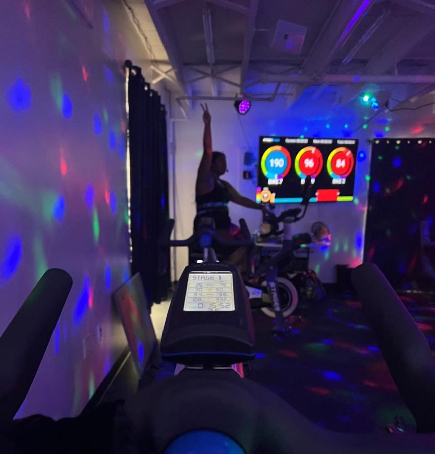 Jazmine Collins raises two fingers in the air to signify how much time is left in the ride. 