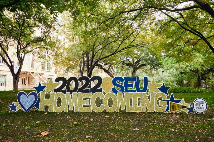 Ragsdale lawn is decorated in SEU colors as the campus welcomes in the homecoming season with spirit week.
