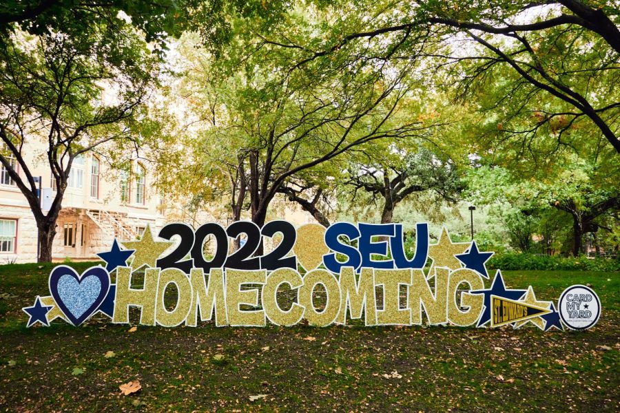 Ragsdale lawn is decorated in SEU colors as the campus welcomes in the homecoming season with spirit week.