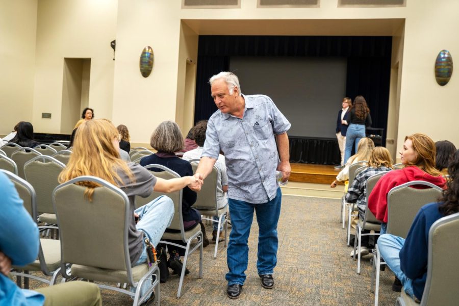 Mayoral candidate Kirk Watson introduces himself to attendees of the forum. 