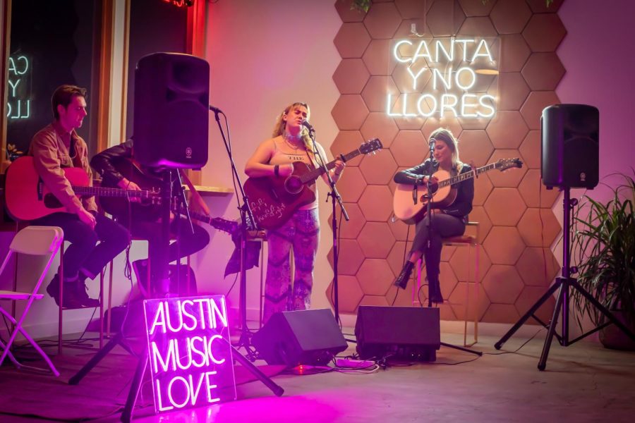 Austin+Music+Love+presents+their+first+songwriter+night+at+Lulu%E2%80%99s+Bar