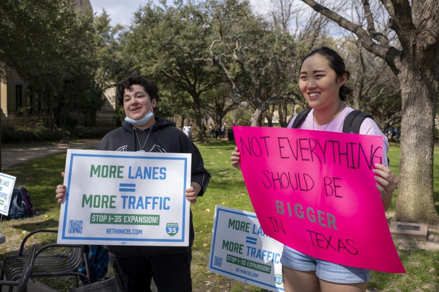 Students+gather+outside+Ragsdale+to+protest+the+expansion+of+I-35+through+a+Student+Day+of+Action%2C+hosted+by+ReThink35.+The+protest+was+brought+to+campus+from+ReThink35+intern+and+St.+Edwards+sophomore+Max+Heimlich-McQuarters.