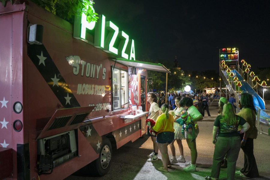 After a long night of playing games, going on rides and maybe even getting a tattoo, students stood and waited together to end the night with some delicious local food. Some food trucks were even taking Topper Tender, attracting quite the crowd.