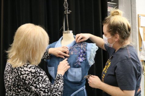 Mancuso (left) supervising one of her student Regan Shawn’s designs for the Mary Moody Northen Theatre‘s production of "Luchadora!"
