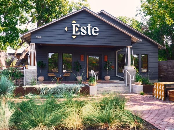 Este is an eclectic seafood restaurant located in East Austin. Greenery encompasses the property and pathways lead to the restaurants house garden where they source ingredients. 