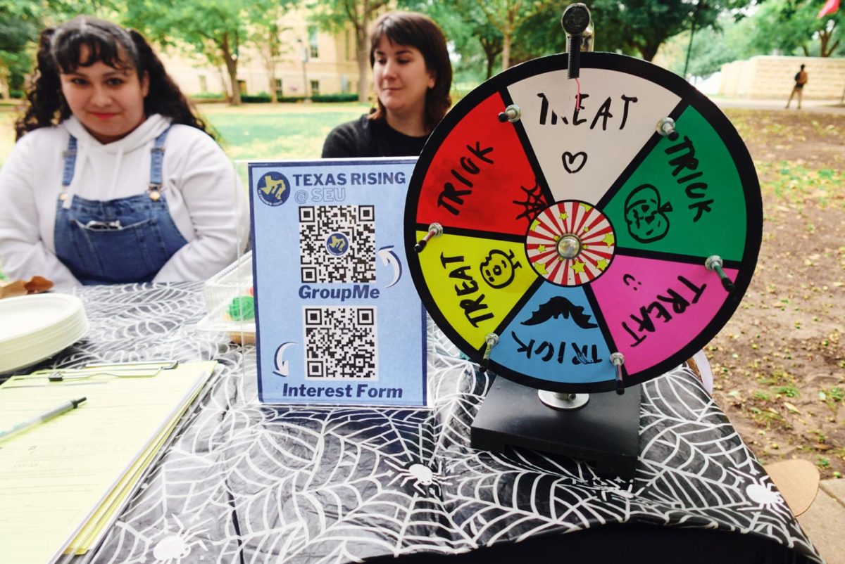 In+the+fall+spirit%2C+Texas+Rising+offers+treats+for+students+interested+in+voter+registration.