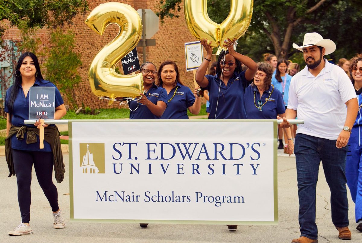 The McNair Scholars Program celebrates 20 years on the hilltop this fall. Current students hold signs that proudly state “I am McNair.” (Emilio Casanova / Hilltop Views)