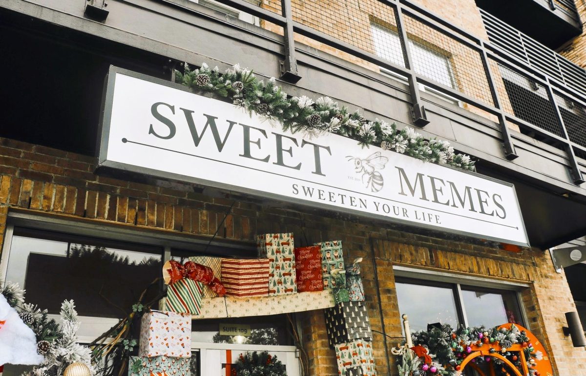 Sweet Memes features a wide variety of drinks and Asian desserts. The shop is hard to miss, with its vibrant and lively decorations that dress up the shop inside and out.