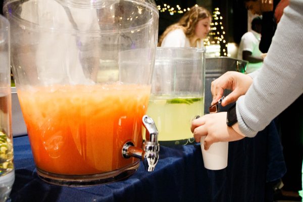 Resident Assistants bring alcohol awareness on campus with Mocktail Night