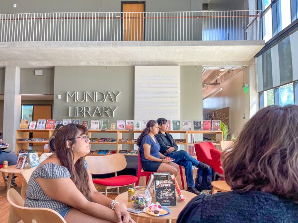 Munday Library hosts annual Latinx voices read-In